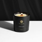 Vela Romã Real acesa: uma vela aromática que traz conforto. Uma vela perfumada mais que perfeita!